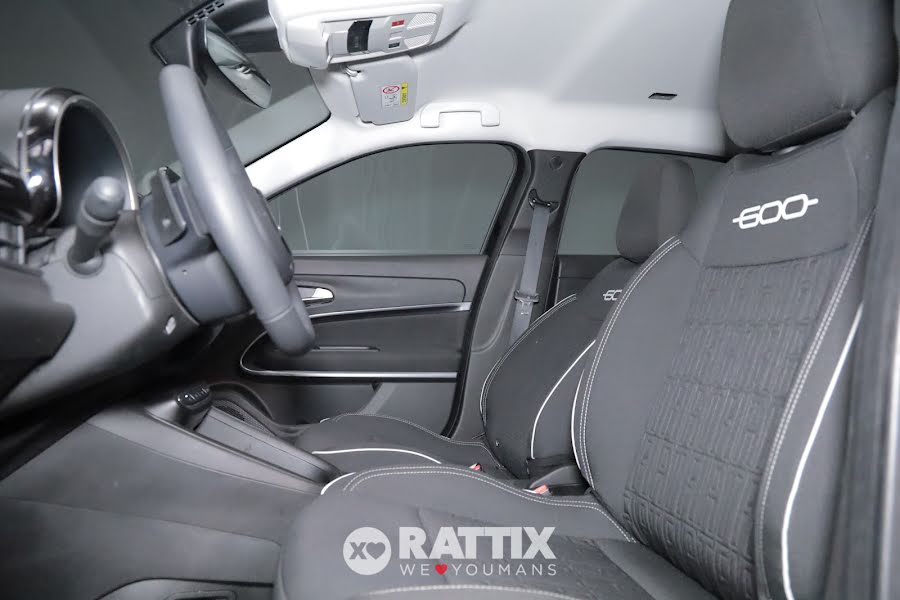 Fiat 600 1.2 Hybrid 145CV Pop Auto Nero Cinema  Aziendale foto 7