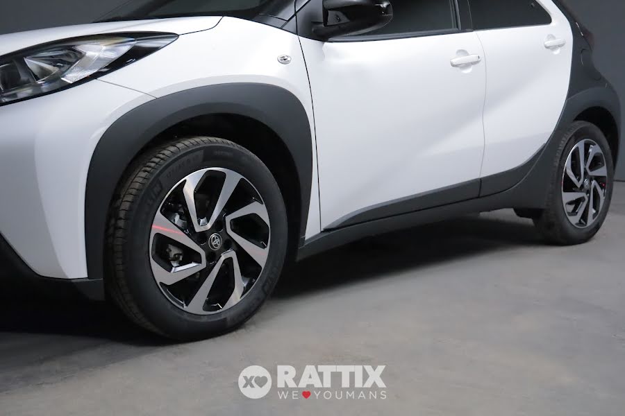 Toyota Aygo X 1.0 72CV Trend s-CVT Super White   Km 0 foto 4