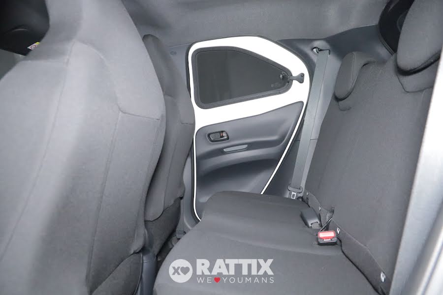 Toyota Aygo X 1.0 72CV Trend s-CVT Super White   Km 0 foto 23