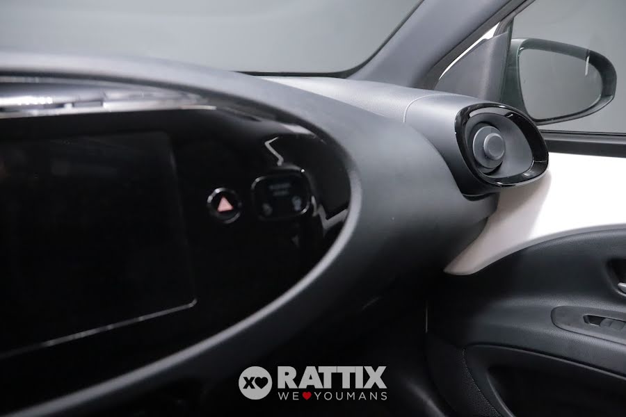 Toyota Aygo X 1.0 72CV Trend s-CVT Super White   Km 0 foto 24