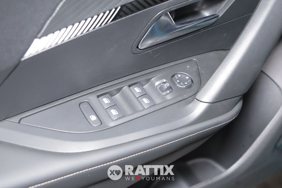 Peugeot 2008 1.2 puretech 130CV Allure eat8 Blu Obsession  Aziendale foto 34