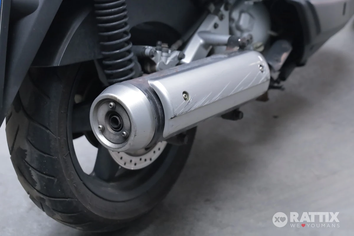 YAMAHA X-Max 250 Momo Design my10