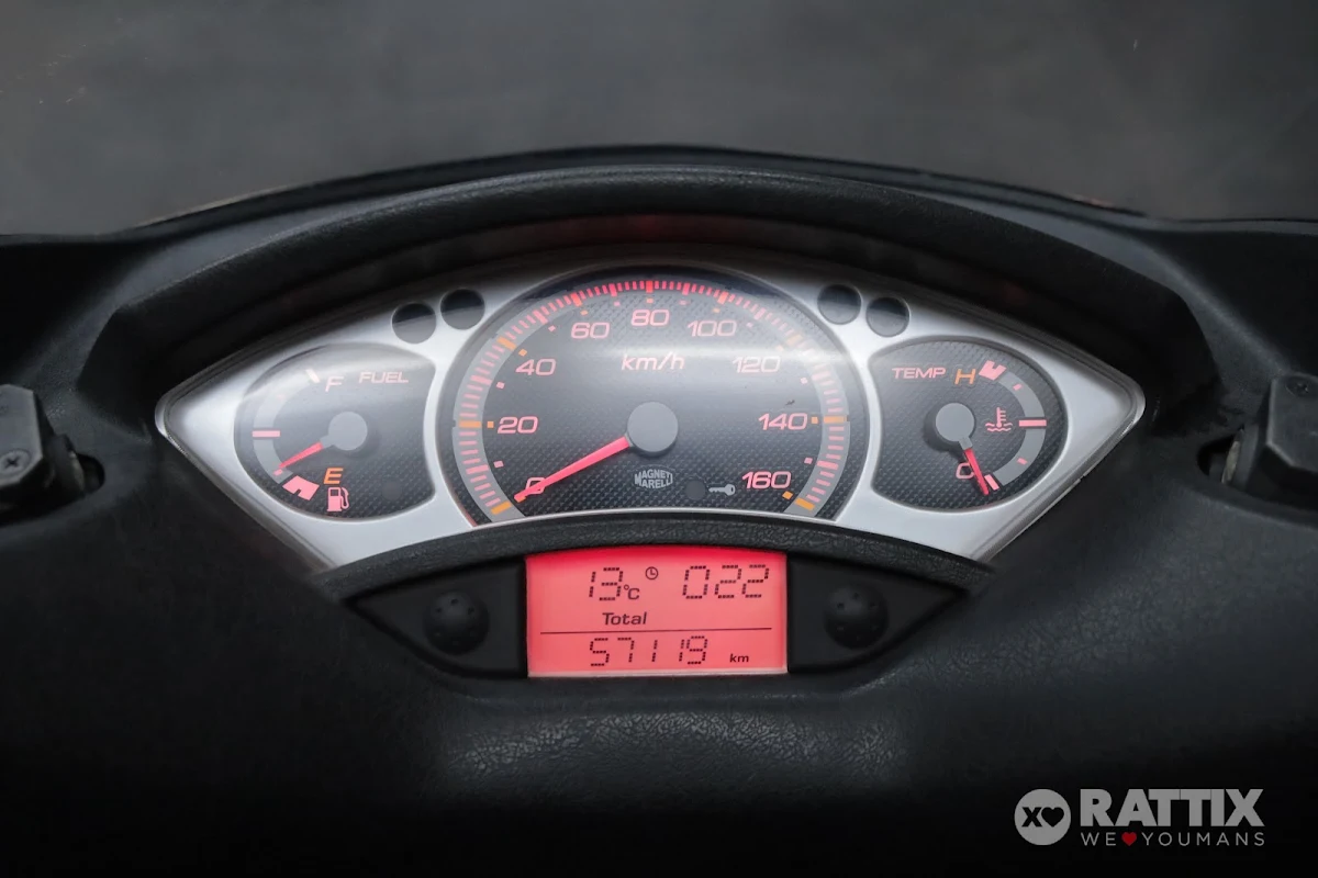 YAMAHA X-Max 250 Momo Design my10