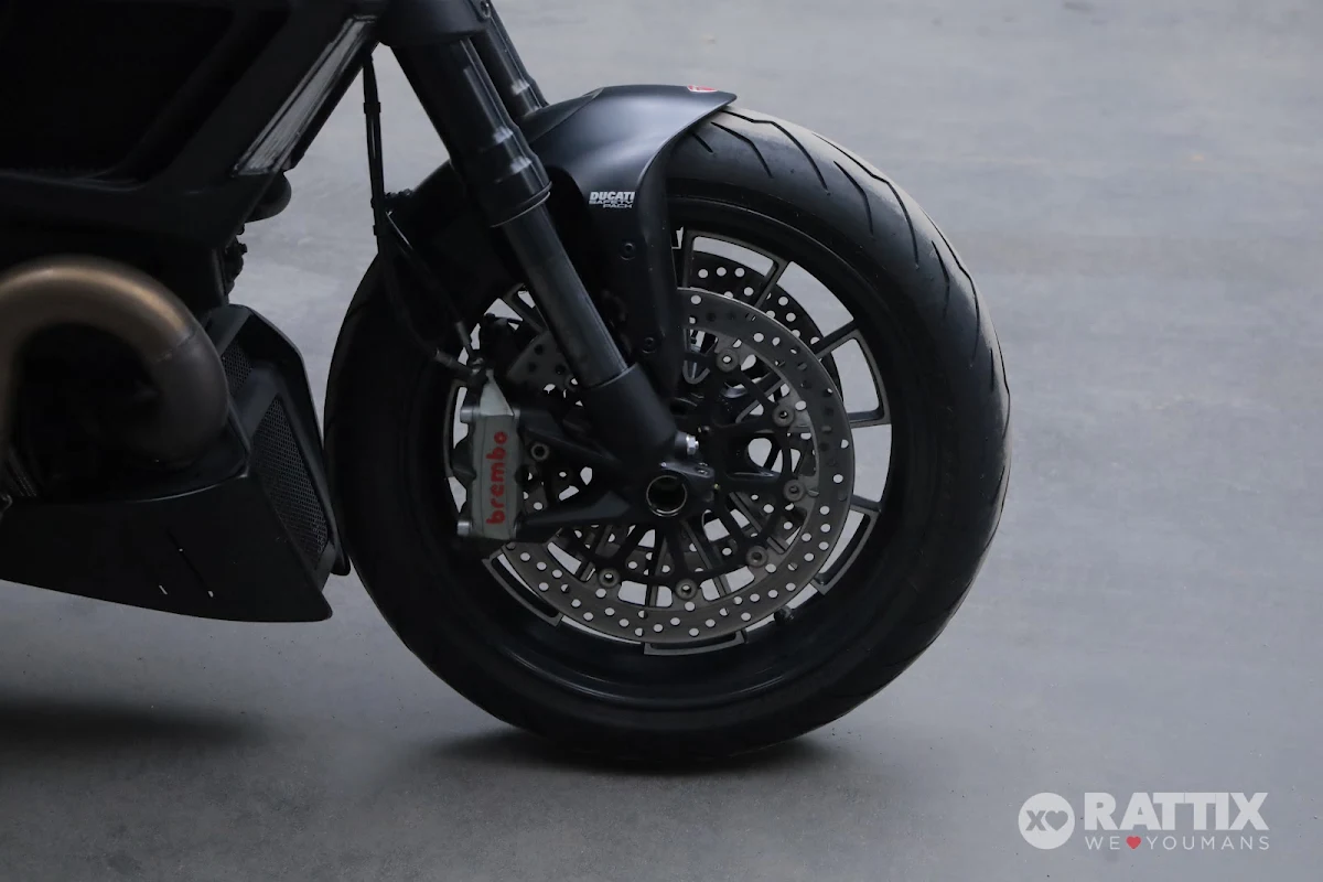 DUCATI Diavel 1199 Carbon White my15