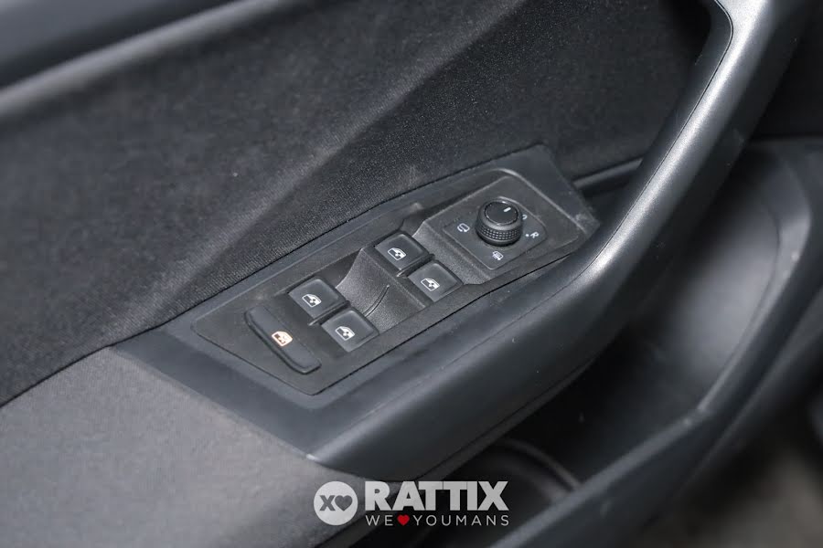 Volkswagen T-Roc 2.0 TDI 115CV Life  Deep Black  Aziendale foto 33