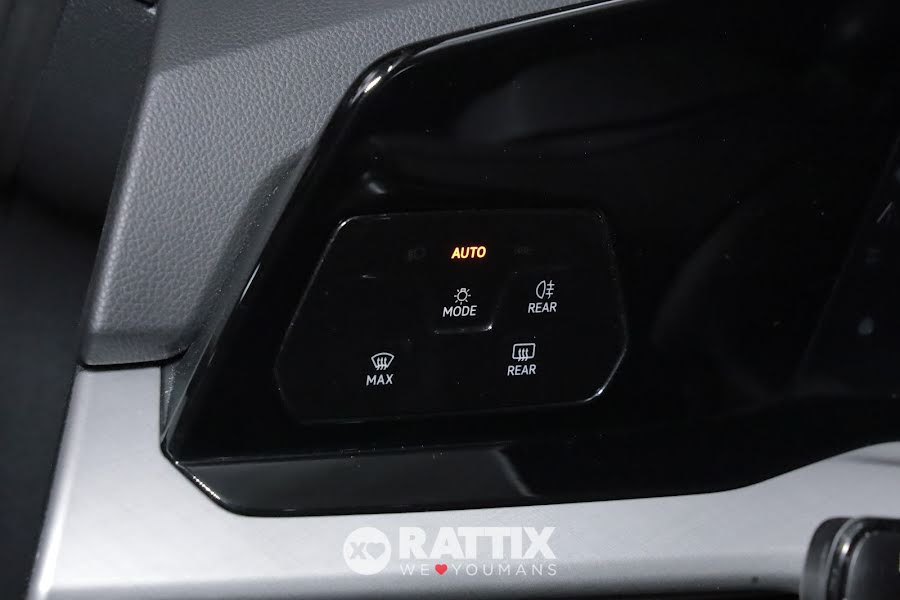Volkswagen Golf 1.0 ETSI EVO 110CV Life DSG Deep Black Perlato  Aziendale foto 23