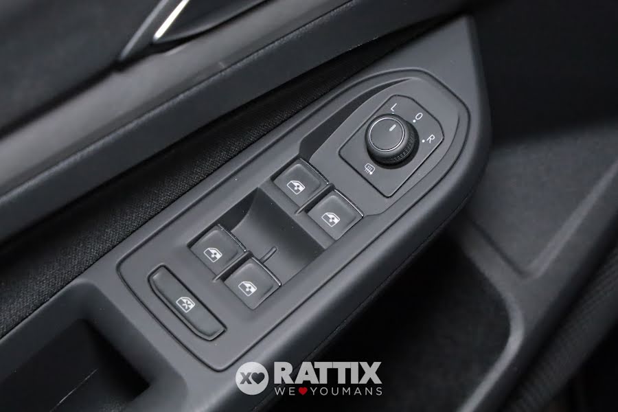 Volkswagen Golf 1.0 ETSI EVO 110CV Life DSG Deep Black Perlato  Aziendale foto 24