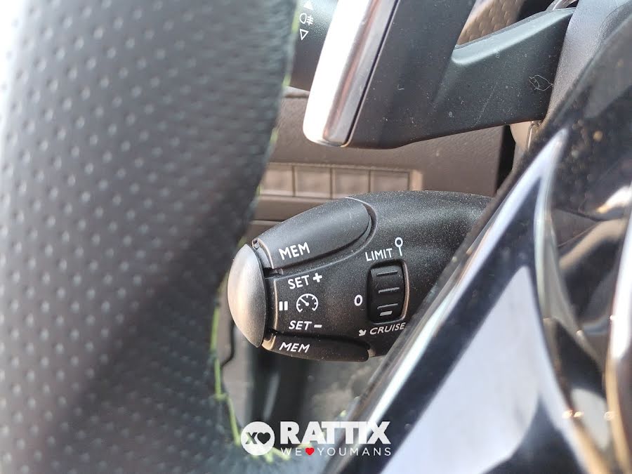 Peugeot 208 1.2 Hybrid 136CV GT e-DCS6 Grigio Artense  Aziendale foto 13
