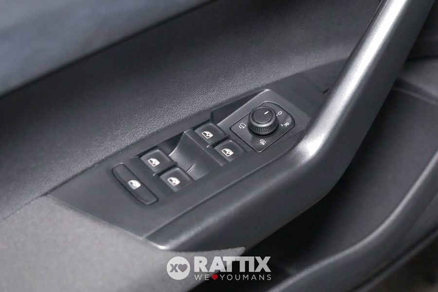 Volkswagen Taigo 1.0 TSI 115CV Life Smokey Grey  Aziendale foto 32