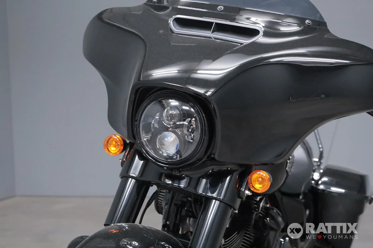 HARLEY DAVIDSON Street Glide 114 1868 Special black finish Pearl/Denim my21
