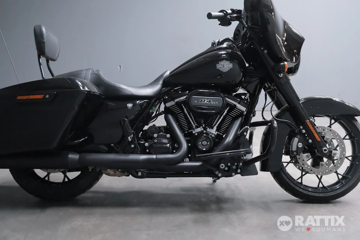 HARLEY DAVIDSON Street Glide 114 1868 Special black finish Pearl/Denim my21