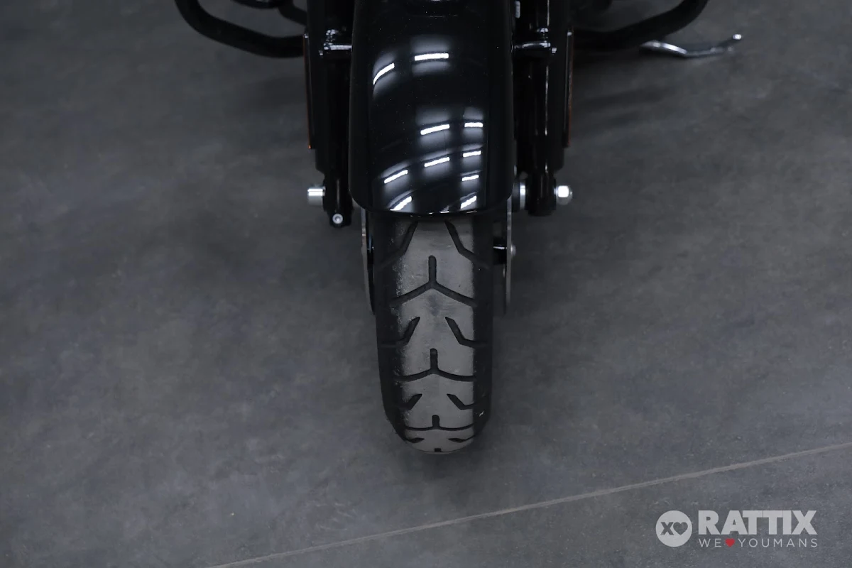 HARLEY DAVIDSON Street Glide 114 1868 Special black finish Pearl/Denim my21