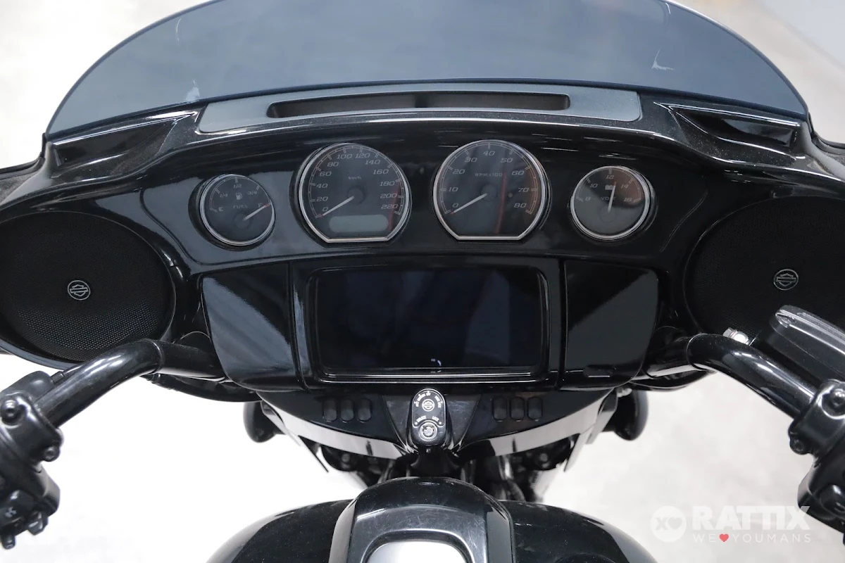 HARLEY DAVIDSON Street Glide 114 1868 Special black finish Pearl/Denim my21
