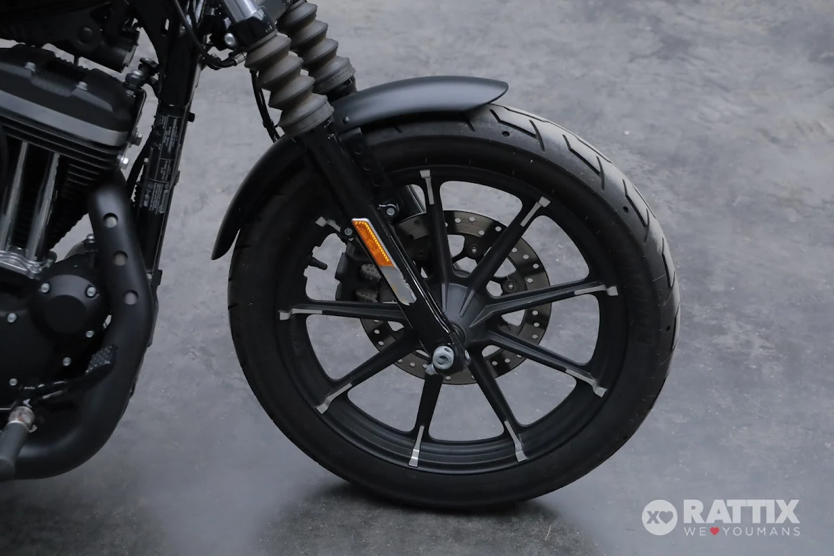 HARLEY DAVIDSON 883 Iron abs my17